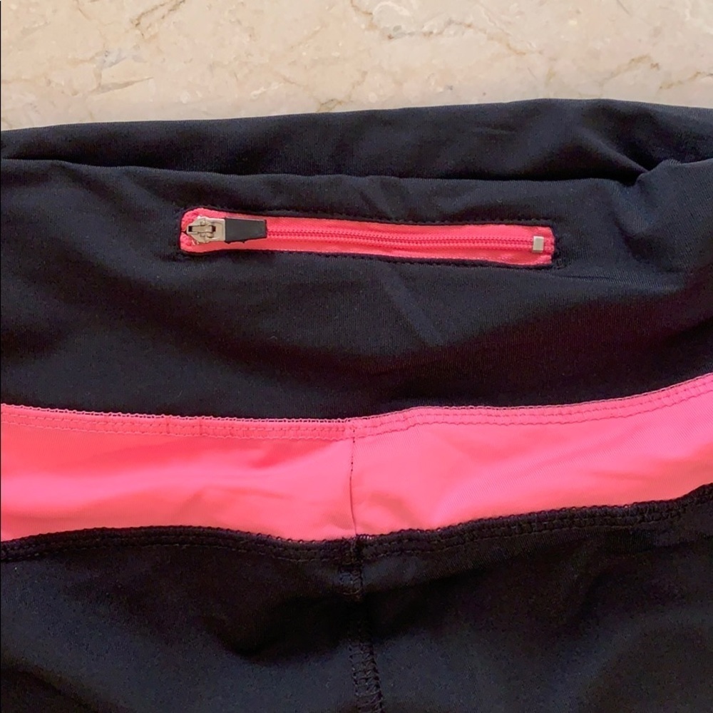 New one pc Capri leggings size small - Picture 2 of 4